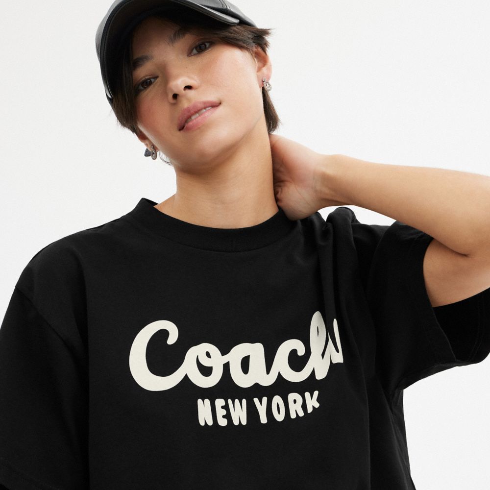 COACH® Cursive Signature Cropped T Shirts Dame Sort | DKJPO584