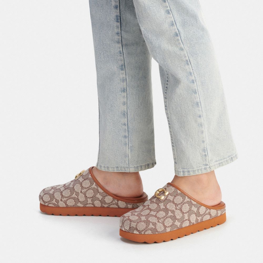 COACH® Hadley Slipper In Signature Textile Jacquard Sandaler Dame Brune Grå | DKYXL729