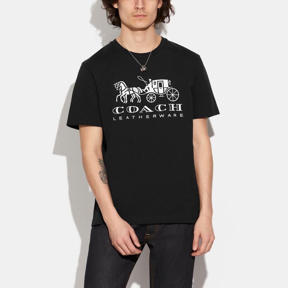 COACH® Horse And Carriage In Organic Cotton T Shirts Herre Sort | DKJPB896