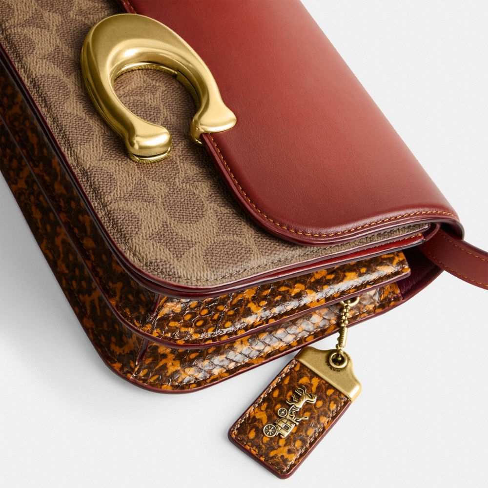 COACH® Idol In Signature Canvas With Snakeskin Detail Håndtaske Dame Brune Rød | DKILB248