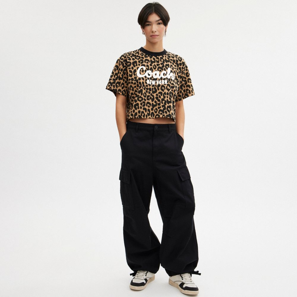 COACH® Leopard Cursive Signature Cropped T Shirts Dame Leopard | DKAHE578