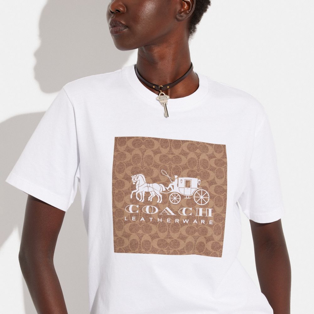 COACH® Signature Horse And Carriage In Organic Cotton T Shirts Dame Hvide Brune | DKYXN573