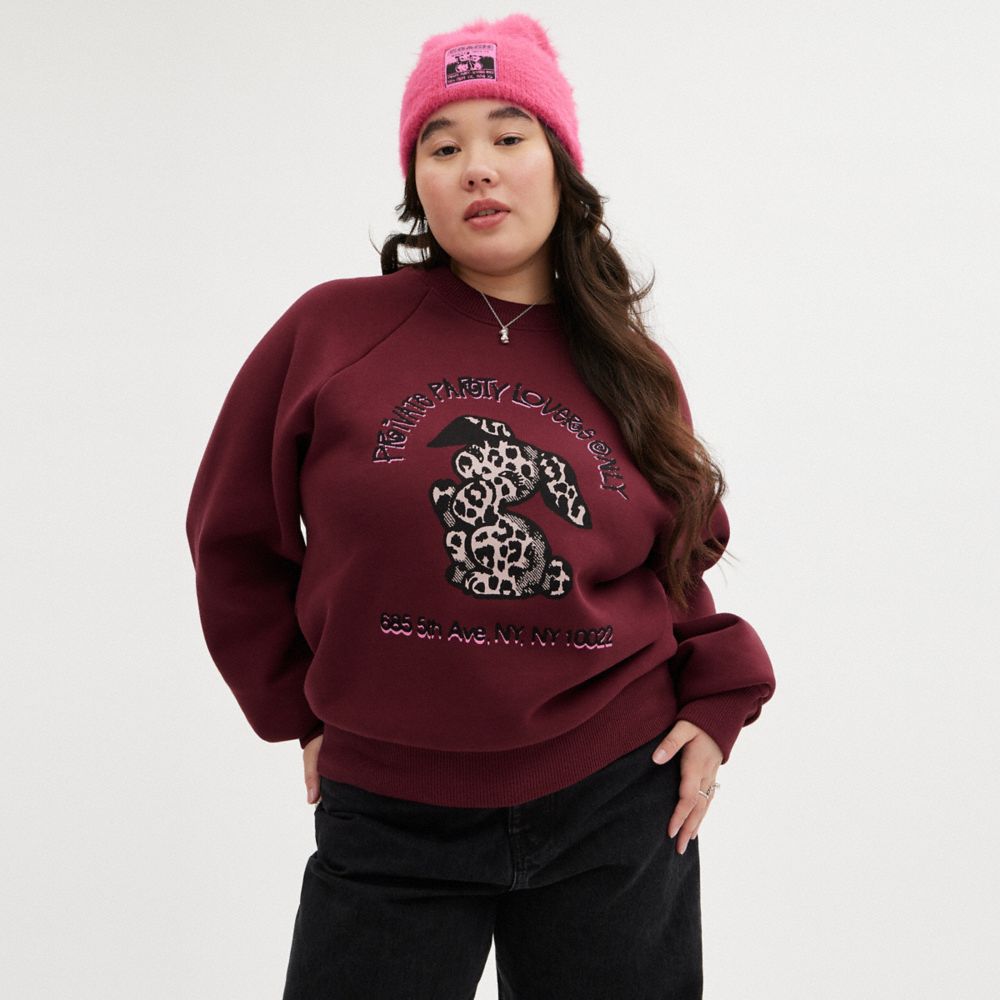 COACH® The Lil Nas X Drop Bunny Crewneck Sweatshirt Dame Bordeaux | DKVRG590