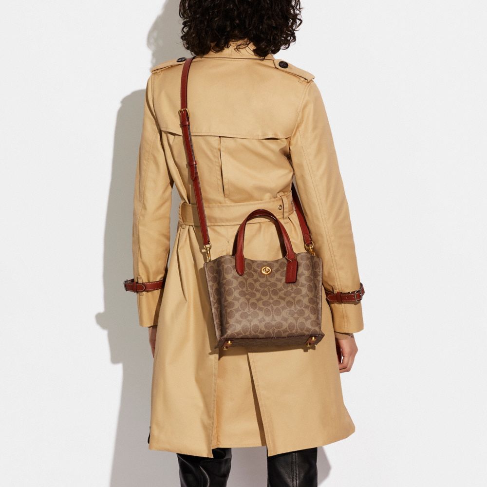 COACH® Willow 24 In Signature Canvas Mulepose Dame Brune Rød | DKKOK134